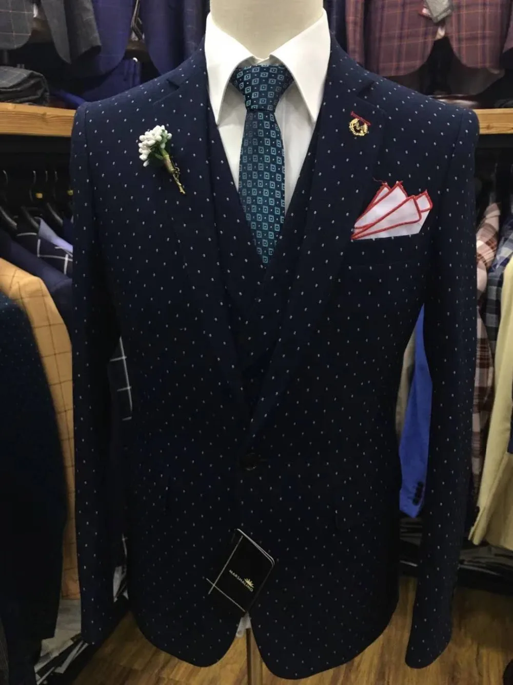 

2018 New formal men suits for wedding Slim Fit three piece suits men Tuxedo Groom Groomsman smoking latest coat pant designs