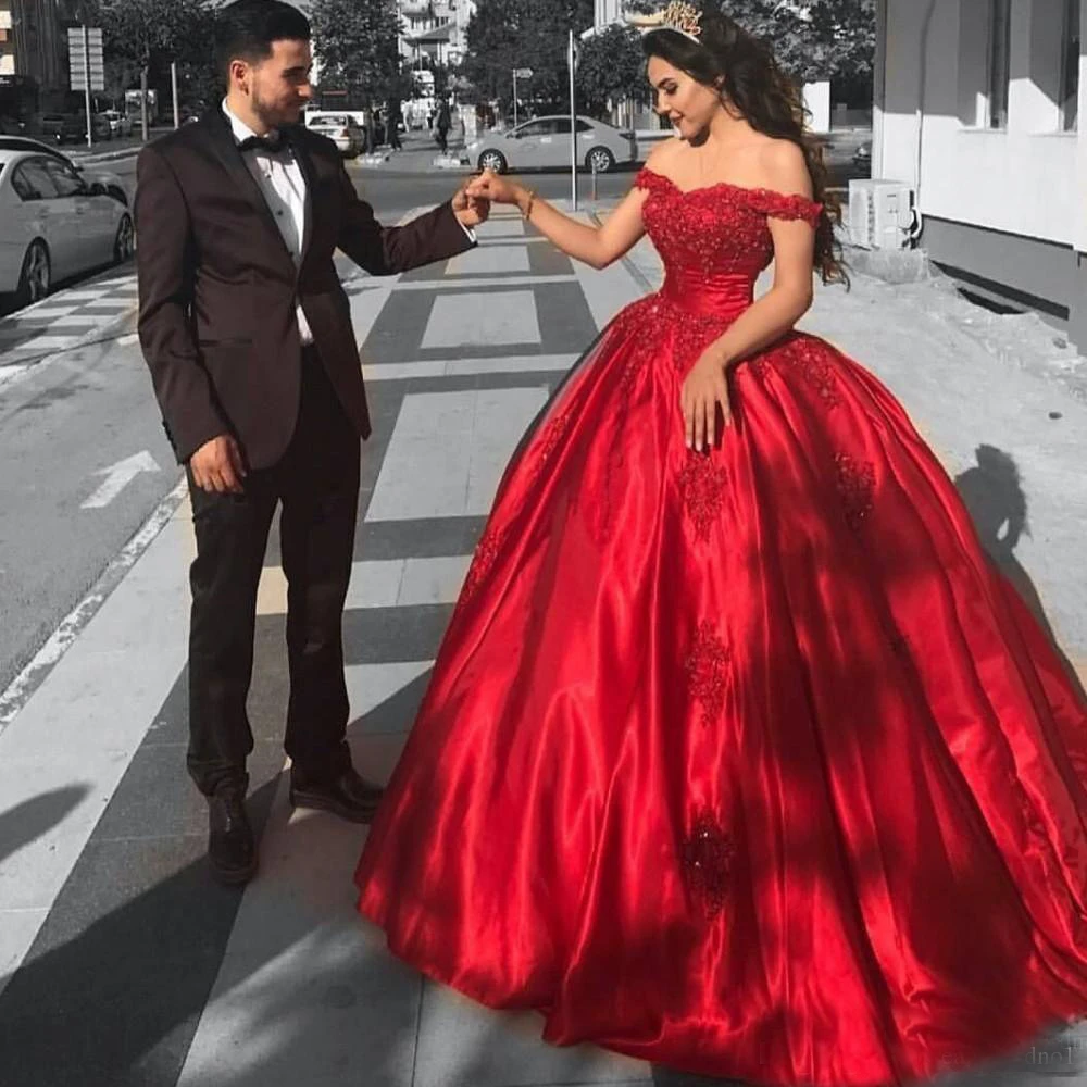 2019 Модный Корсет платья для Quinceanera с открытыми плечами красные атласные вечерние