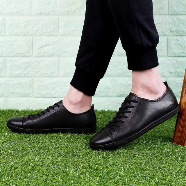 

Fashion simple solid color casual large size men's shoes England style light and comfortable leather couple casual shoes men
