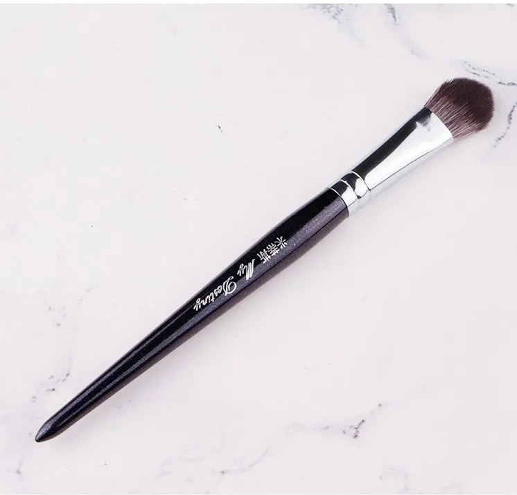 1 piece 034 Precision Highlighter Makeup Brushes Eyeshadow Blending Synthetic hair Wood handle Professional Make up tools
