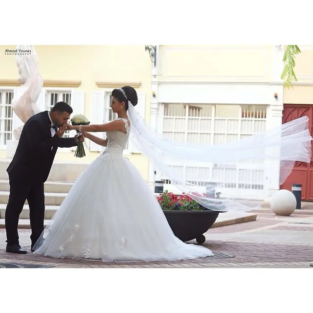 Роскошное Новое свадебное платье 2017 бальное с вырезом сердечком и шлейфом корсет