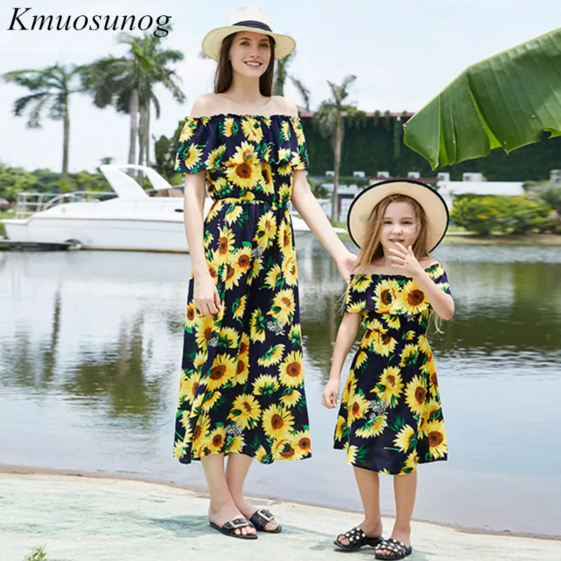 

Одежда для мамы и дочки с принтом подсолнухов и открытыми плечами 2019 летнее пляжное платье ropa mama e hija платья для мамы и дочки C0456
