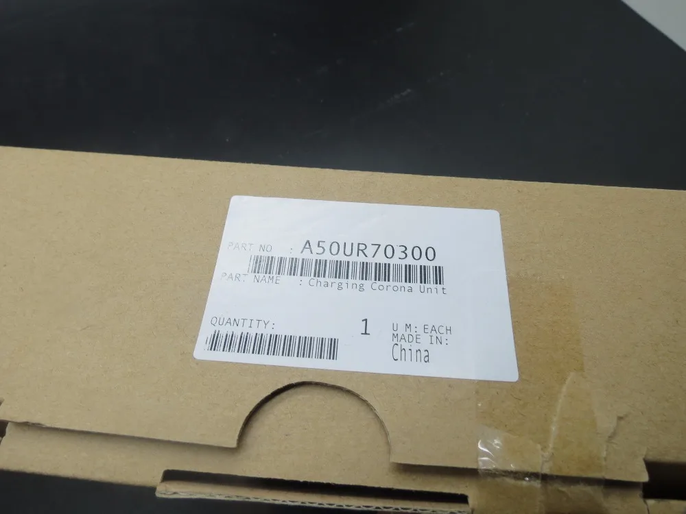 100% оригинальный новый Oem: A50ur70300 основной заряд корона для Konica Minolta bizhub C1060 |