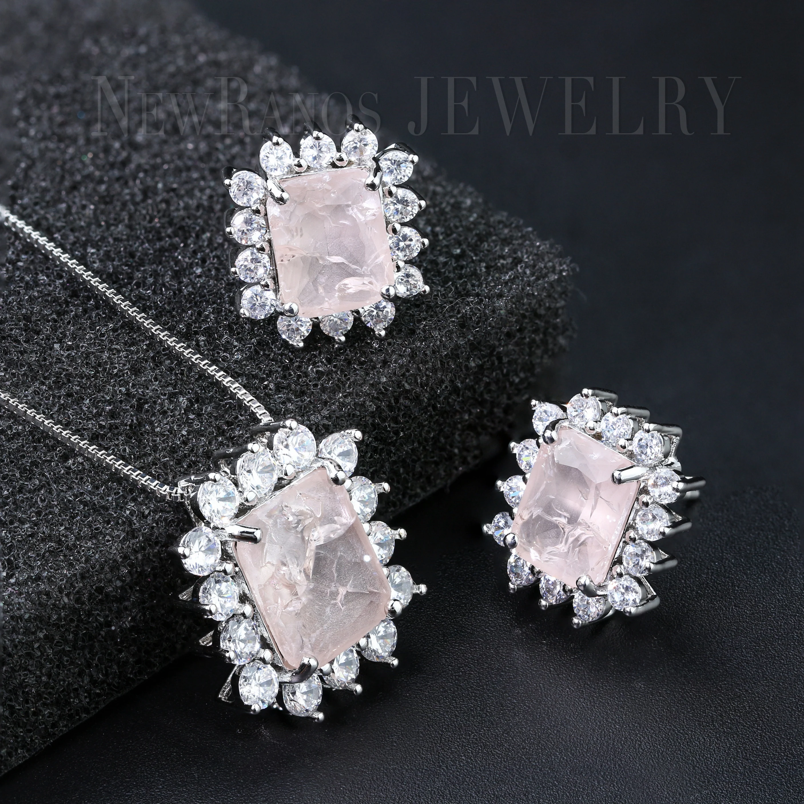 Женский ювелирный набор Newranos из ожерелья и сережек гвоздиков с подвеской