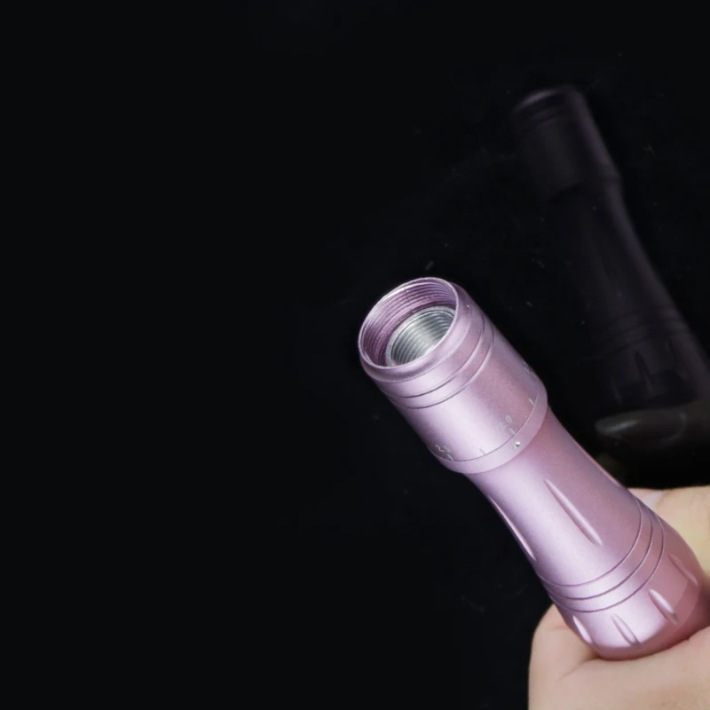 Микро крошечные иглы стимулируют подтягивание кожи удаление шрамов уменьшение