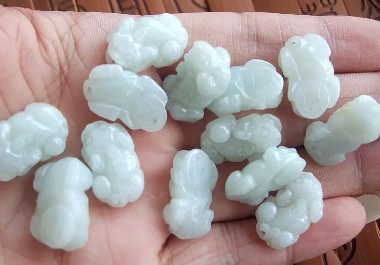 Изысканное ювелирное изделие нефритовый браслет с натуральными маленькими