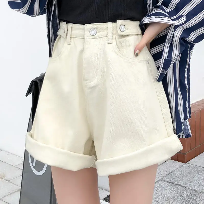 Женские свободные джинсовые шорты бежевые с высокой талией и широкими штанинами