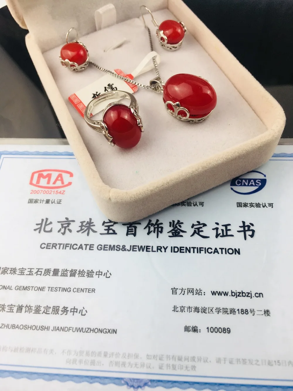 

Send A-level national certificate natural red agate 925 silver inlaid clavicle chain exquisite ring elegant earrings set