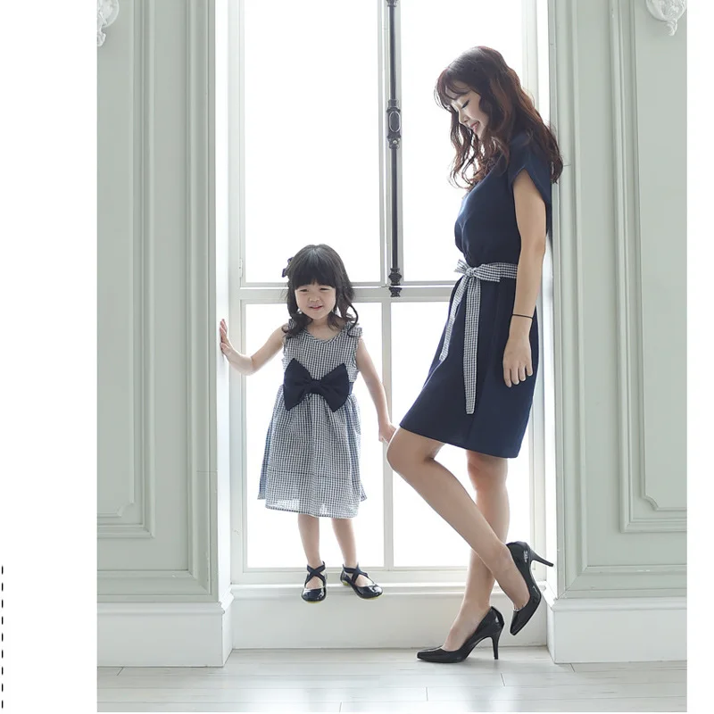 2018 летние одинаковые комплекты для семьи платье мамы и дочки короткая блуза Отца