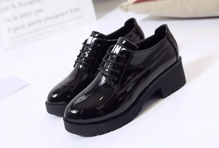 Женские туфли на толстой платформе модные дизайнерские шнуровке с круглым