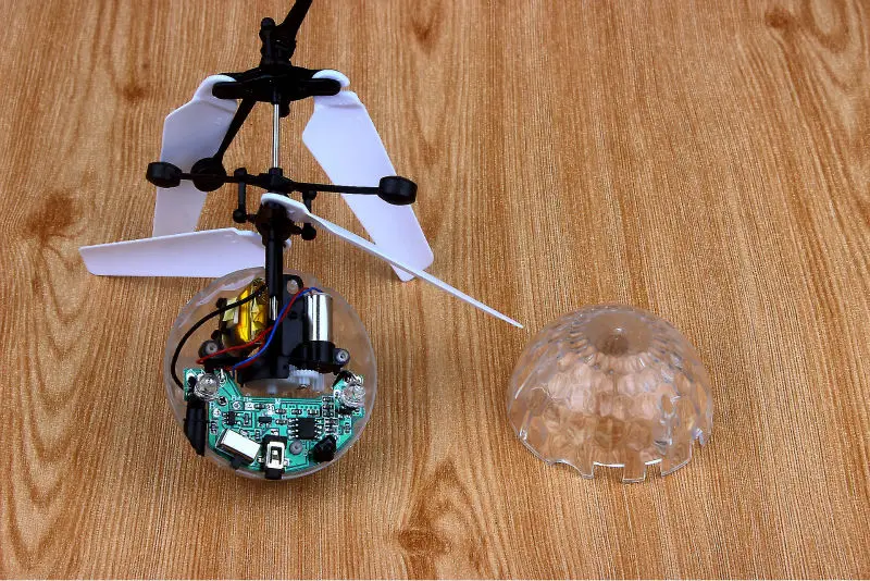 Радиоуправляемый летающий шар Дрон встроенный сверкающий светодиодный