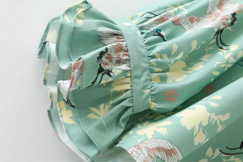 2017 Summer New Fashion Women Vintage Crane and Flower Printed V Neck Blouses Shirts lady ruffle sleeve Feminine Blusas Tops S-L |