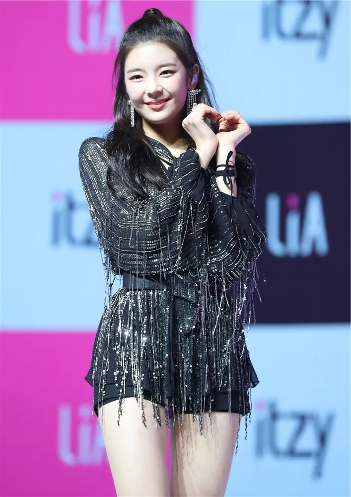 Небесно-голубой ITZY Kpop постеры корейские певцы глянцевые бумажные принты четкое изображение яркие цвета украшения дома - Цвет: Небесно-голубой
