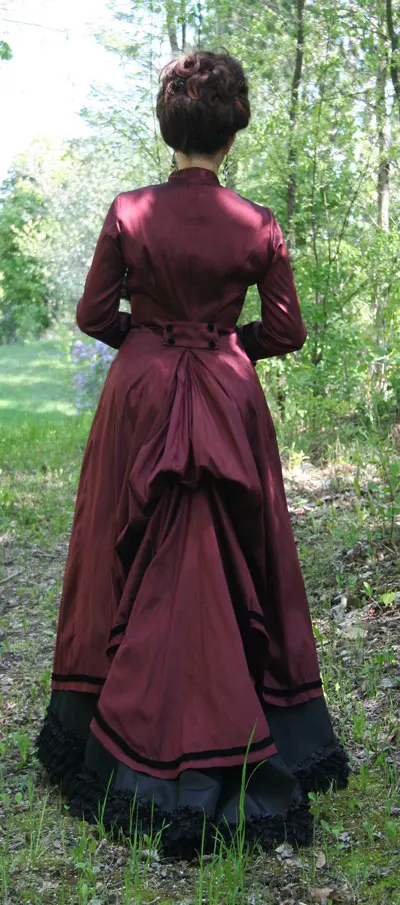 History!Customer-made Red Victorian dress 1860s Civil war Dress Scarlett Theater Costume Halloween Renaissance V-516 |