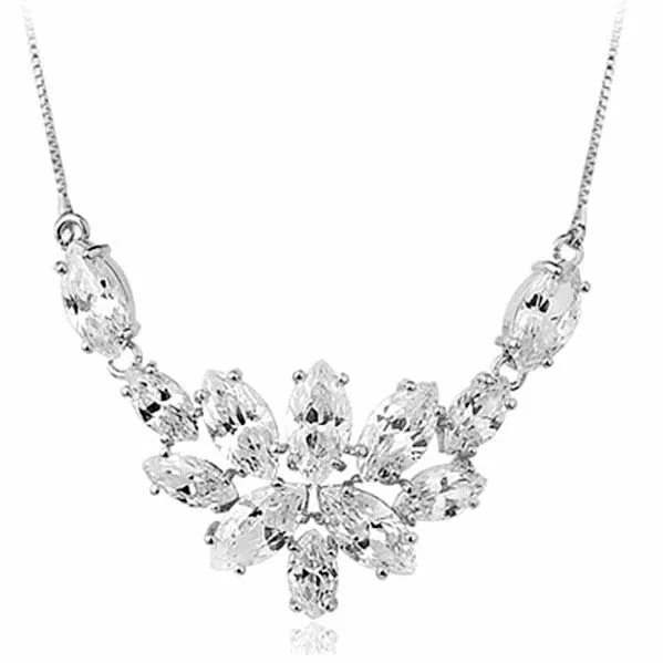 Качественное ожерелье с инкрустированным ледяным цветком из белого золота