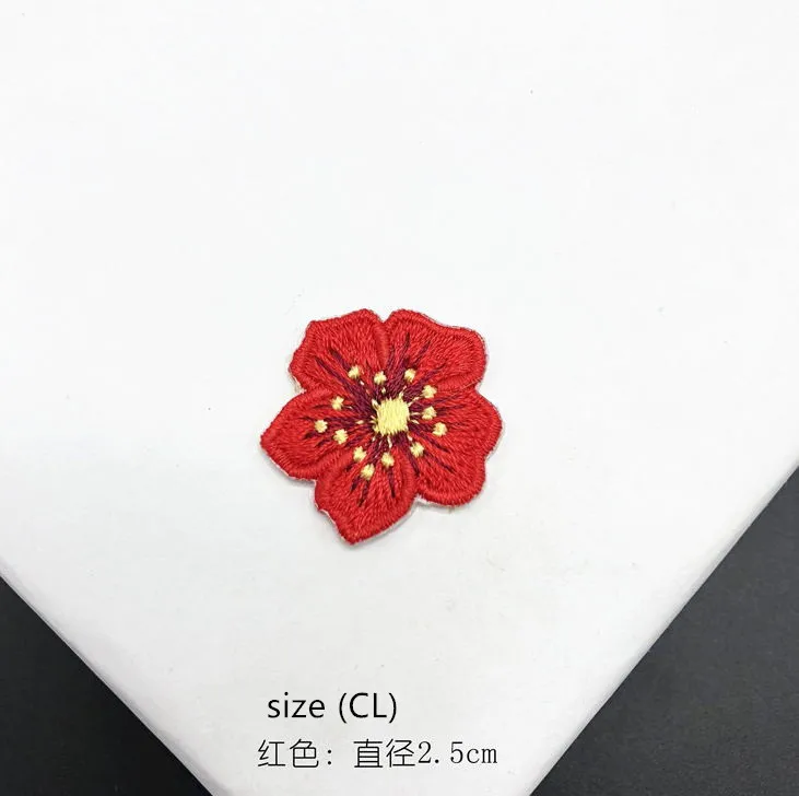 New arrival 20 pcs 2.5cm flower Embroidered patches iron on Jeans coat tshirt bag dress decor repair Motif accessory diy | Дом и сад