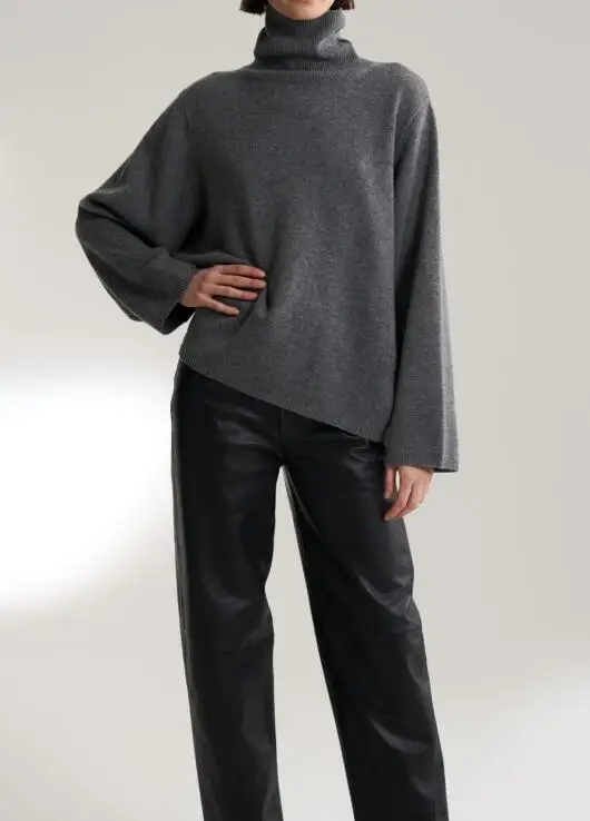 Трикотажная водолазка серого и черного цвета с длинным рукавом - купить по