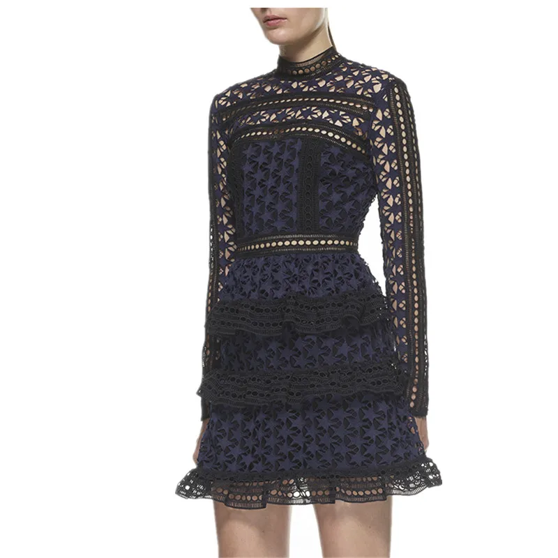 Женское кружевное платье с длинным рукавом голубое ажурное винтажное белое