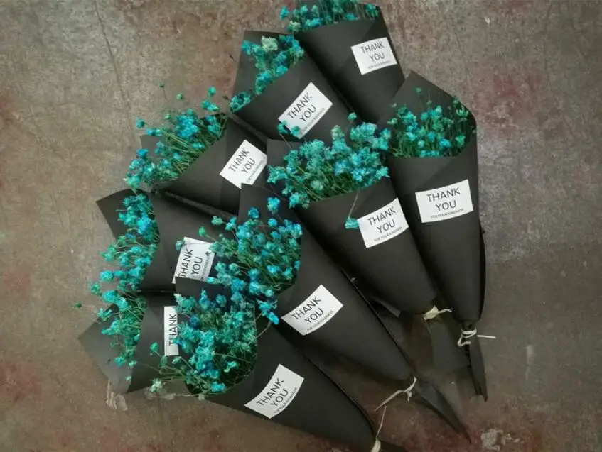 20 пряди сушеных небесно голубых цветов Гипсофилы с черной крафт бумагой для