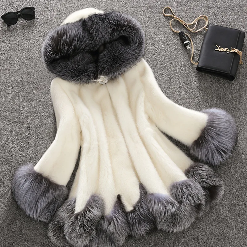 Женская Шуба из искусственного меха белая или серая с меховой шапкой роскошная