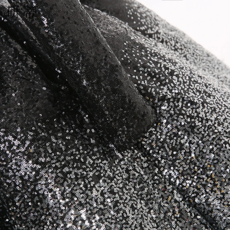 Женское винтажное вечернее платье серебристо черное с блестками длинным рукавом