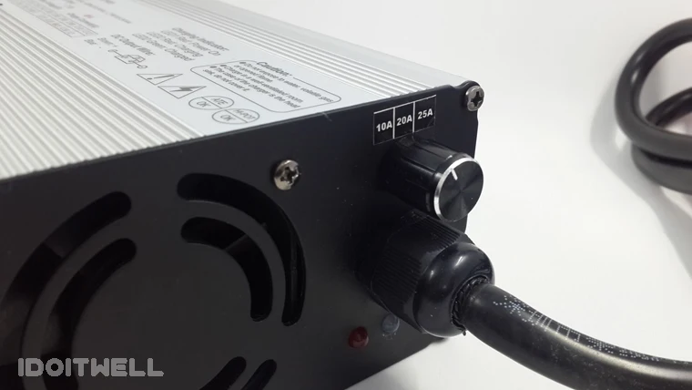 Индивидуальные 180W регулируемый ток Батарея Зарядное устройство 12V 10A 5A высокого тока 2 этапа Регулируемая быстрая 12V Батарея Зарядное устройство с по ограничению на использование опасных материалов в производстве CE