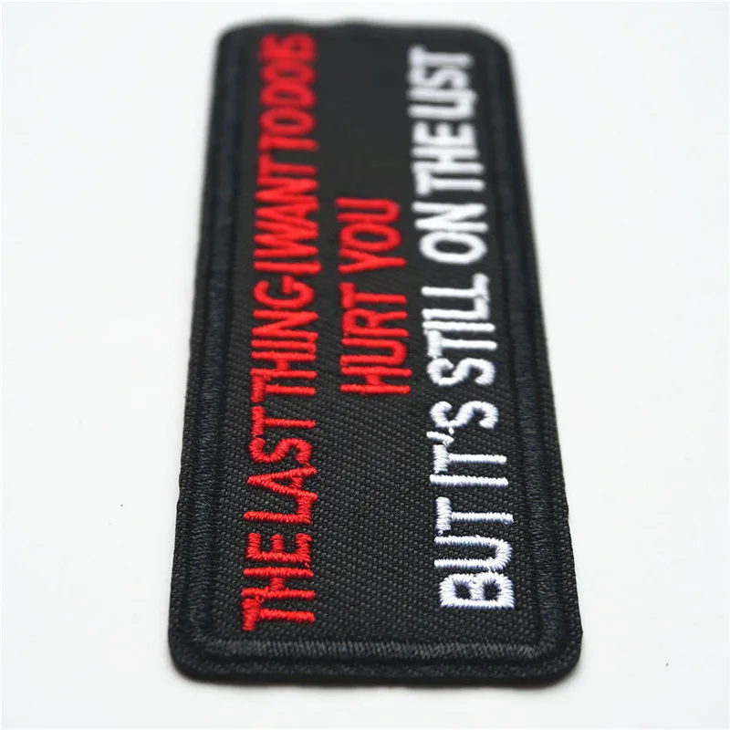 Черные красные с вышитыми буквами утюгом на пластыре для платья сумки джинсов