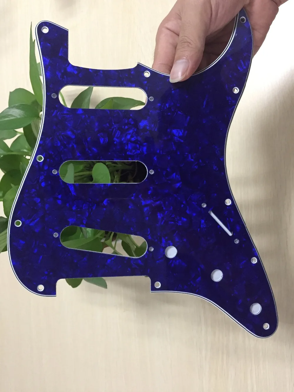 FLEOR 1 шт. Страт накладка на гитару sss pick Guard Scartch Plate w/pick guard винты для 11 отверстий гитарных частей, 20 цветов на выбор