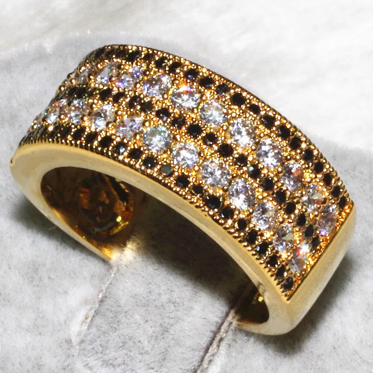 Позолоченное кольцо амфибола белого и черного цвета с фианитом AAA этот продукт