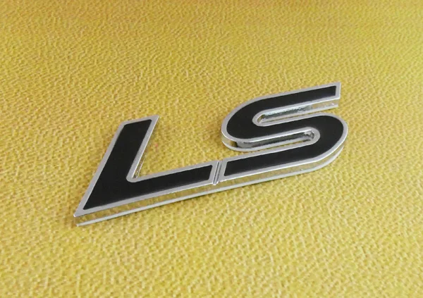 Автомобильный хромированный черный LS эмблема значок стикер | Автомобили и