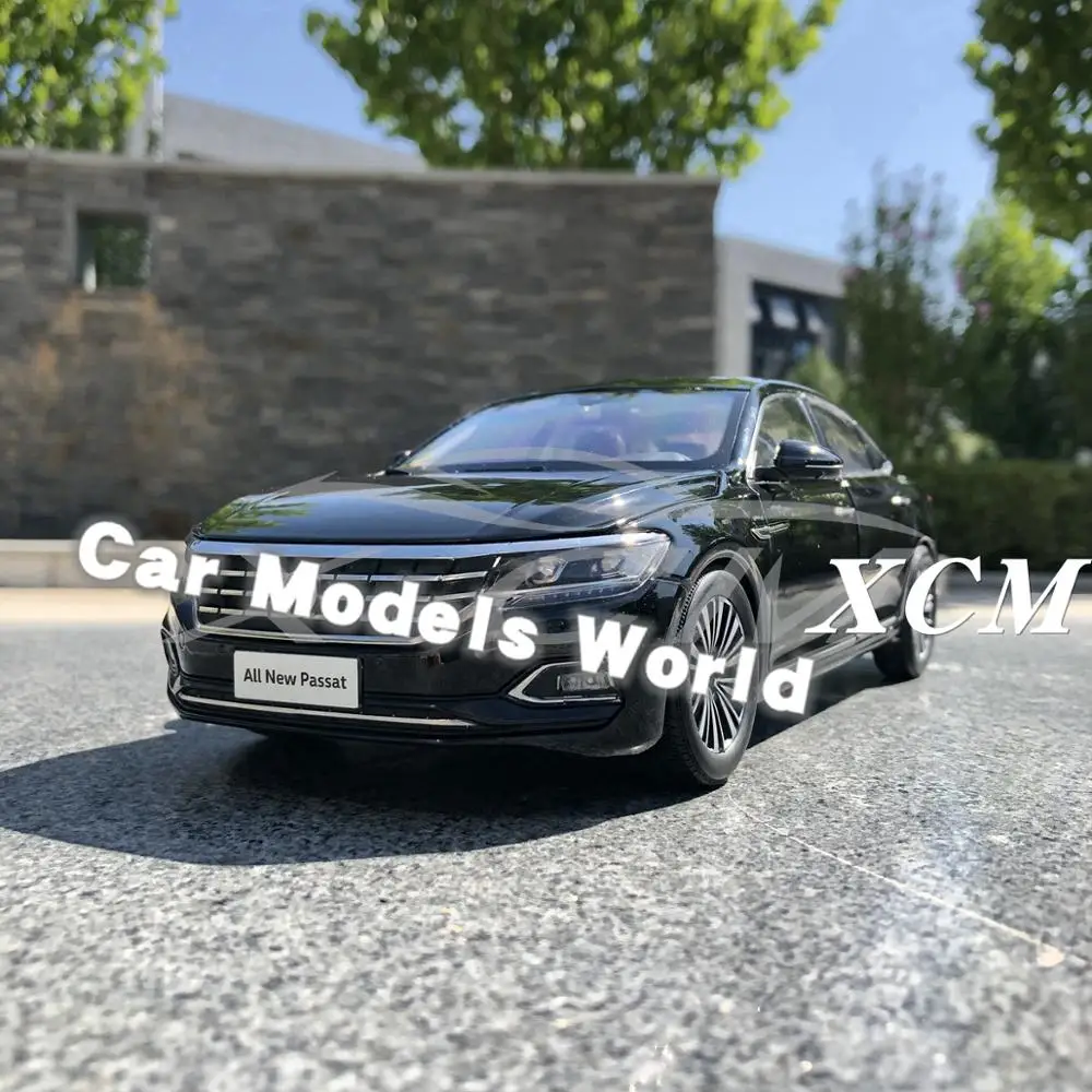 Модель литая автомобиля для нового Passat (черный) 1:18 + небольшой подарок!|Наземный