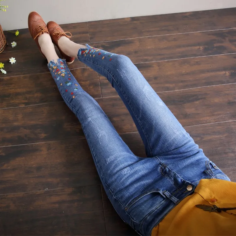 Новые весенние джинсовые брюки летние со стразами Бисероплетение по щиколотку