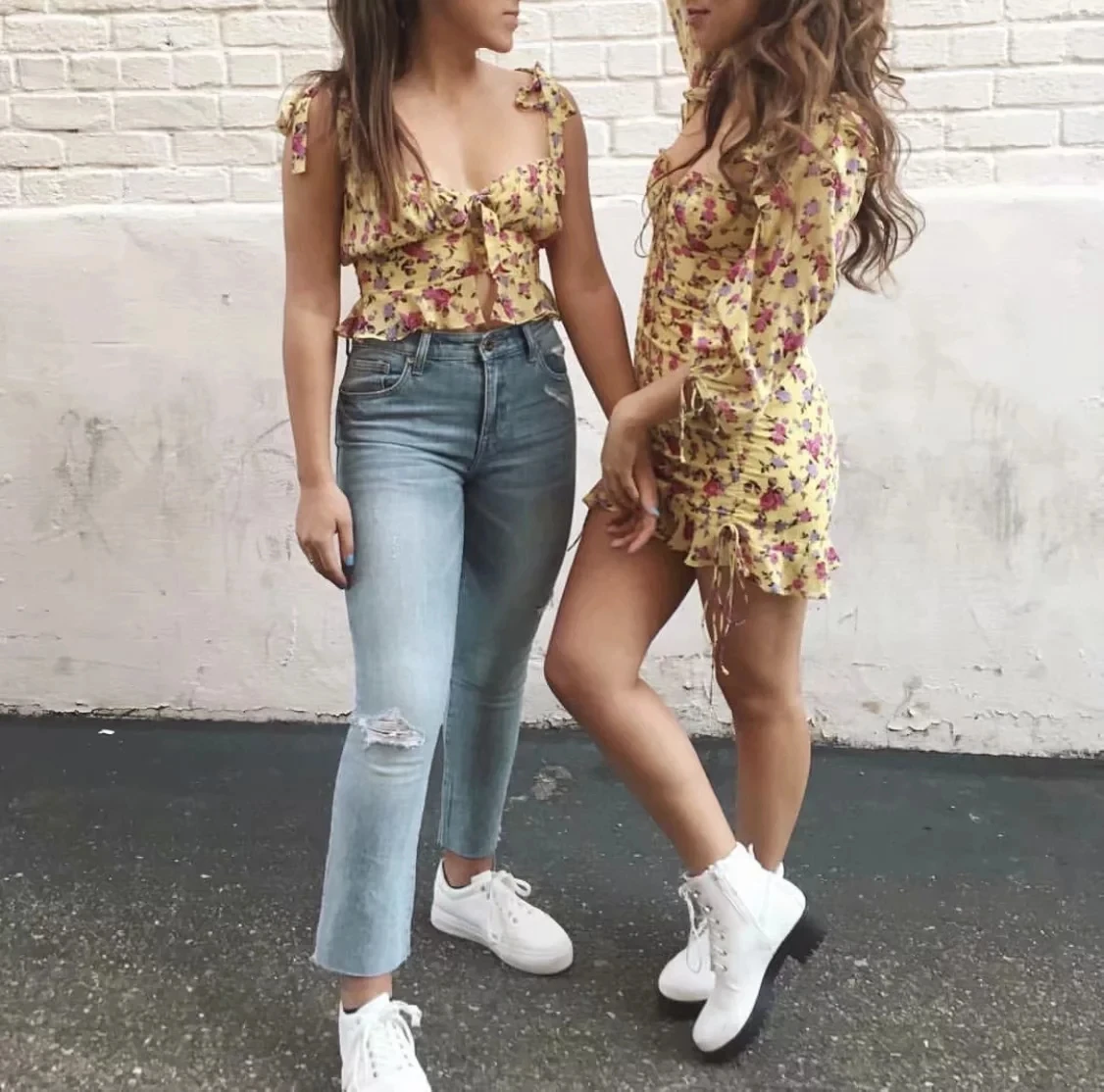 Женское винтажное короткое платье желтое плиссированное с цветочным принтом в