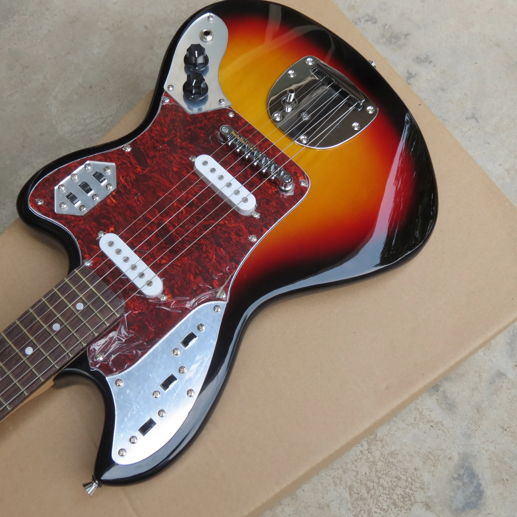 Фабричная Высококачественная электрогитара Jaguar sunburst jg на заказ 3 тона под