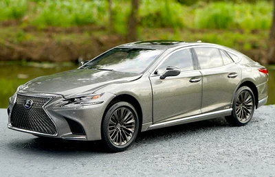 Серый Высокая имитация 1:18 LEXUS LS500 Расширенная Коллекция Модель автомобиля литая металлическая модель автомобиля оригинальная коробка - Цвет: Серый