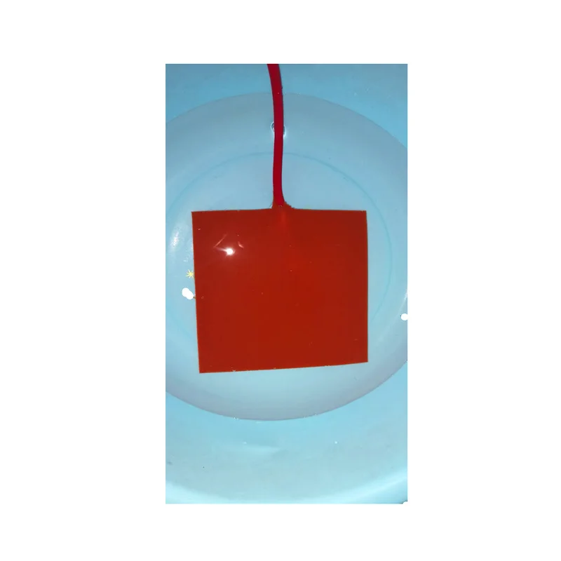 Нагревательная подушка из водонепроницаемого силиконового каучука толщиной 5 мм, 230 В, 43 Вт, размером 150 * 150 мм, с возможностью погружения в воду и проводом длиной 1000 мм.