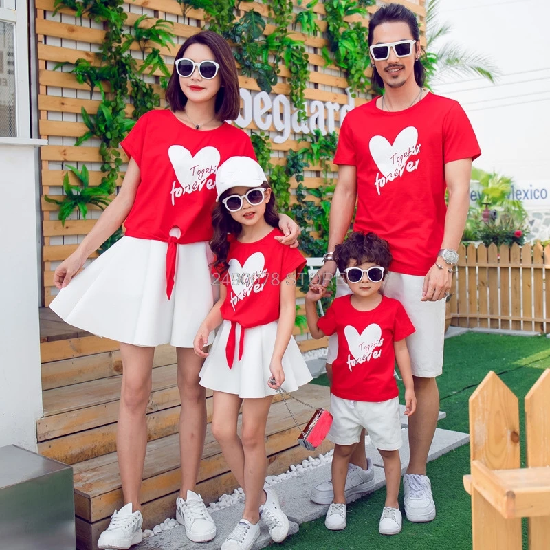 Одинаковые комплекты для семьи футболка с сердечками Гавайские пляжные топы мам