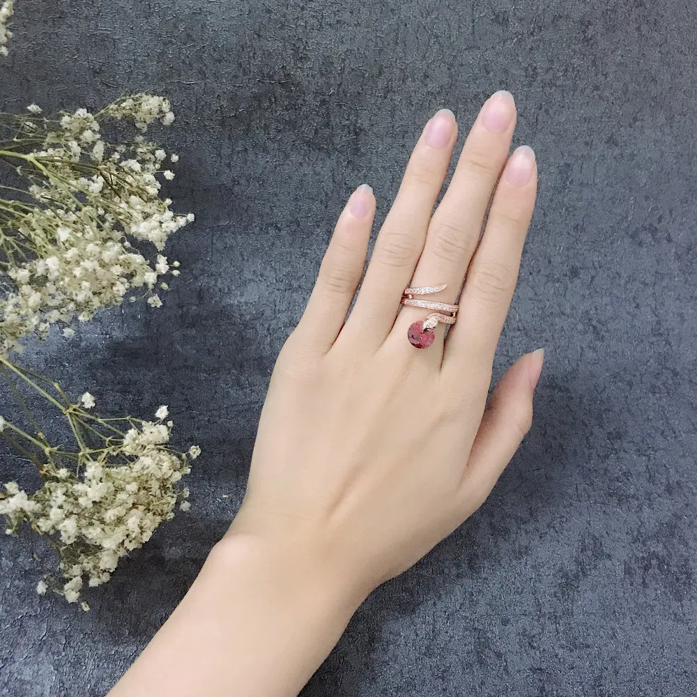 Двойное ярмарочное Брендовое кольцо с красным кристаллом покрытое фианитом цвет