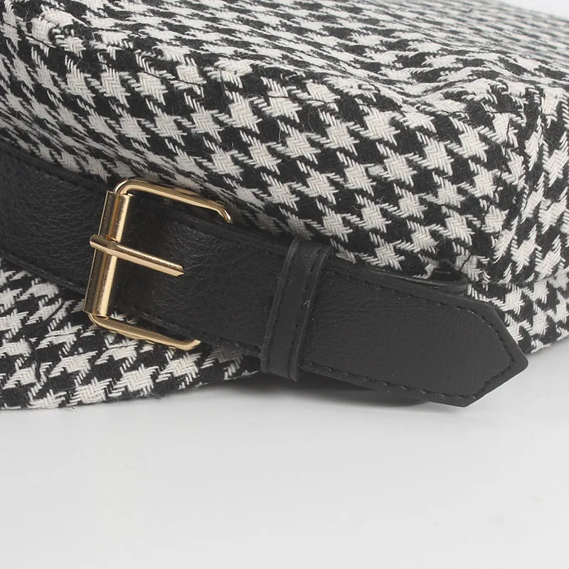 Женская шляпка в черно белую клетку ROSELUOSI стиле милитари на осень и зиму плоский