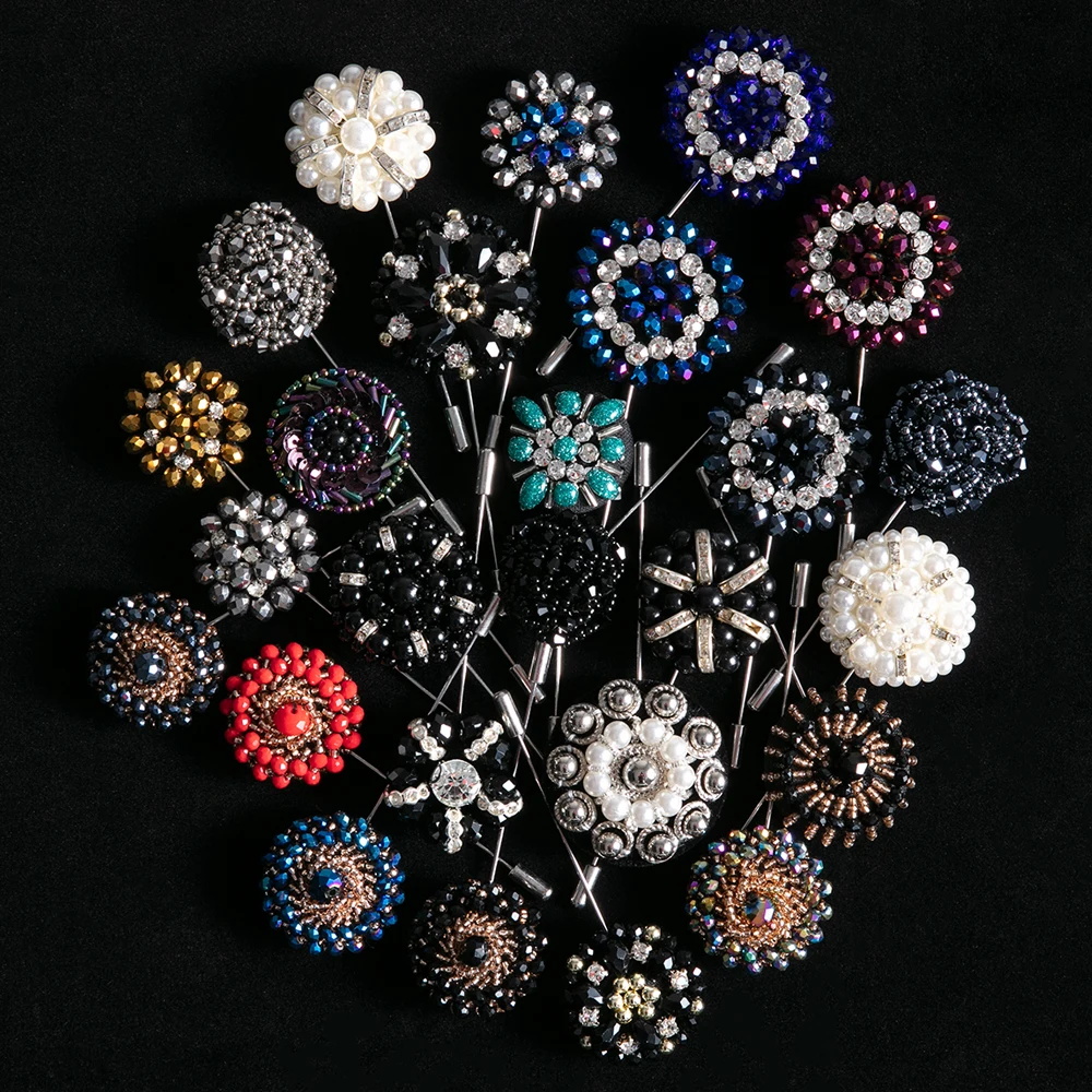 26 Colors Beaded Floral Men Lapel Pins Crystal New Luxury Fashion Men Brooch for Suits Handmade Rhinestone Brooch Pins Accessory