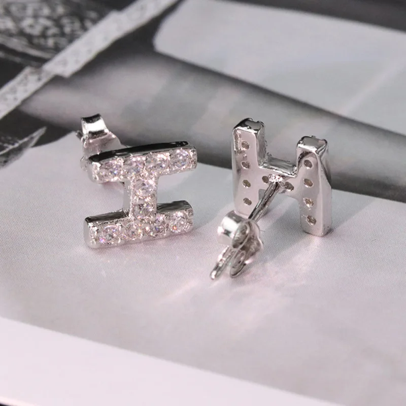 Серьги-гвоздики белого золота с буквенным принтом H модные простые женские