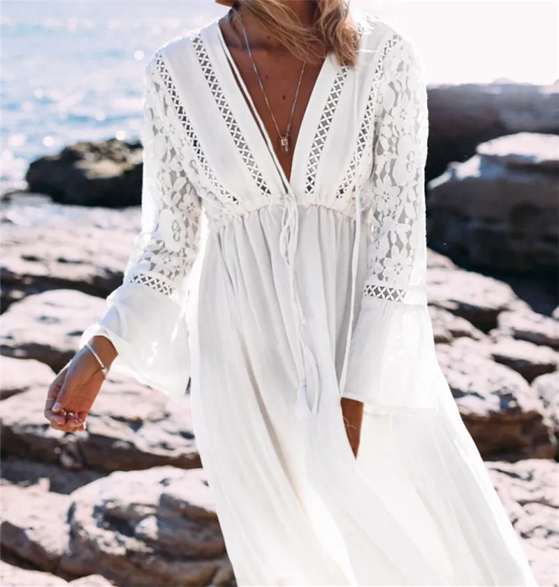 Женское длинное платье туника Boho белое хлопковое с глубоким треугольным вырезом