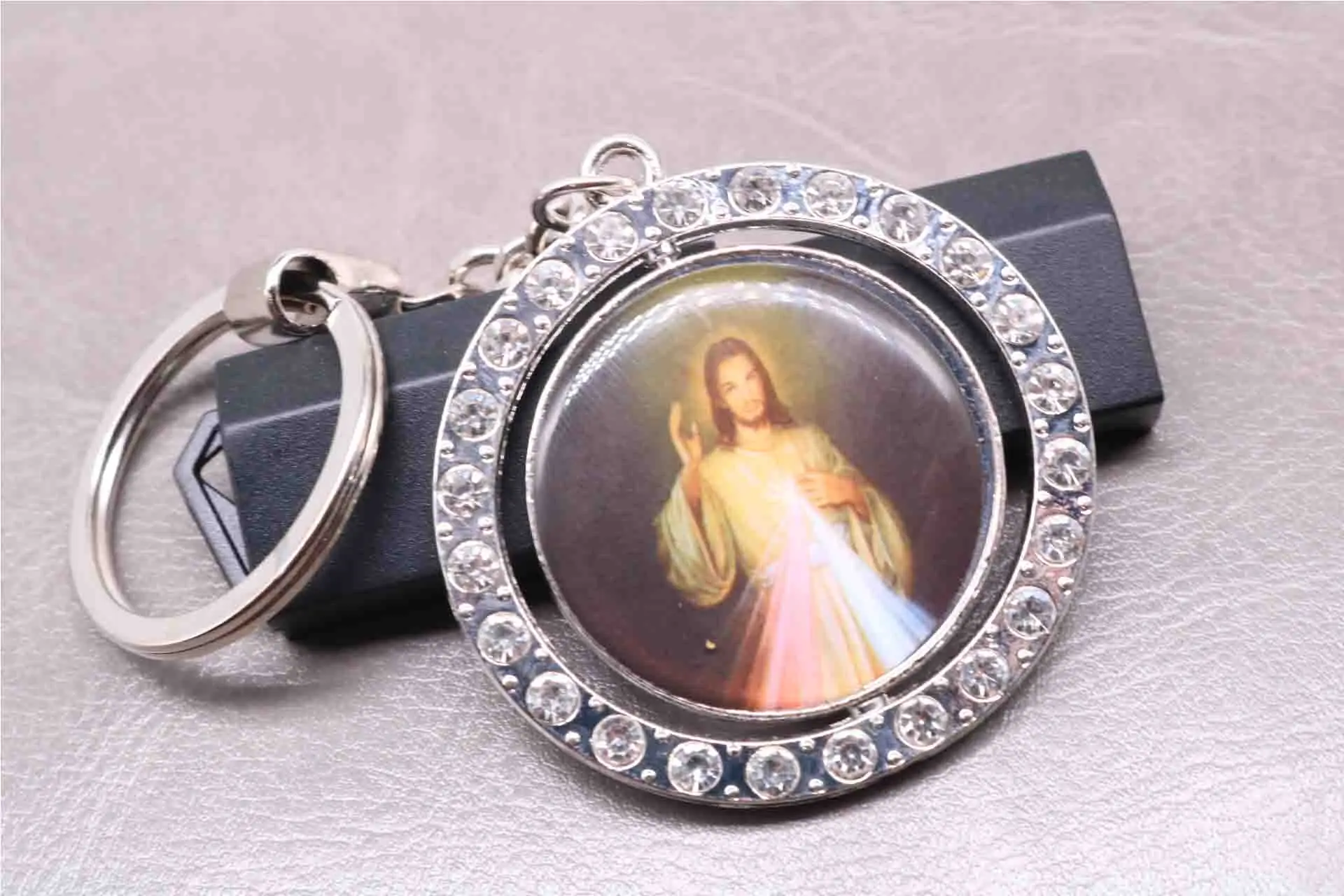 Брелок с вращающейся цепочкой для ключей Christ Jesus
