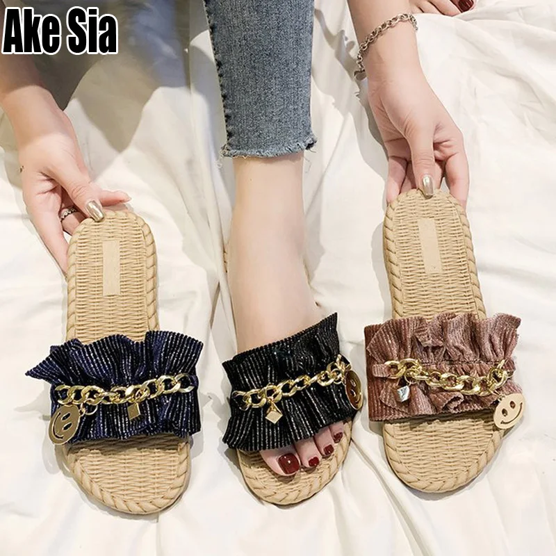 Женские летние модные шлепанцы на плоской подошве с металлическими цепочками