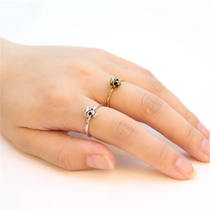 Модные кольца с черепом в античном стиле для женщин