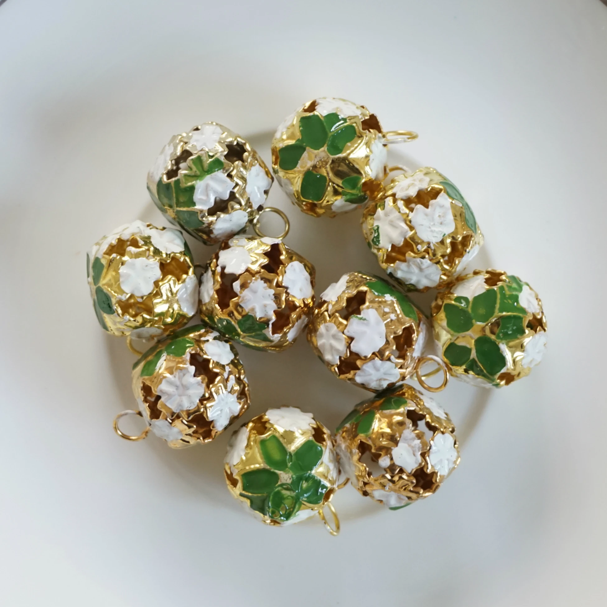 07green 10 шт./партия колокольчики с вырезами цветные колокольчики Рождественская елка украшения для дома/кулоны собака DIY ремесла аксессуары - Цвет: 07green