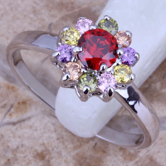 Кольцо с многоцветным камнем посеребренное величественное размер 8 D681 |