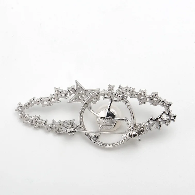 

star moon brooch
