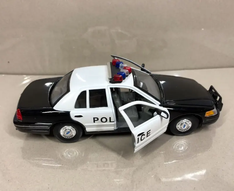 WELLY 1/24 масштаб США 1999 Ford Crown Victoria литая металлическая модель автомобиля игрушка для подарка/коллекции/детей