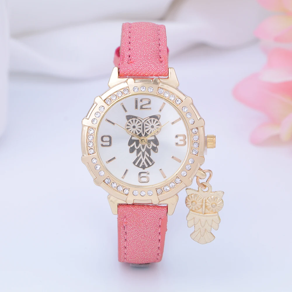 Новый Кулон женские часы с кристаллами циферблат роскошные кварцевые кожаные